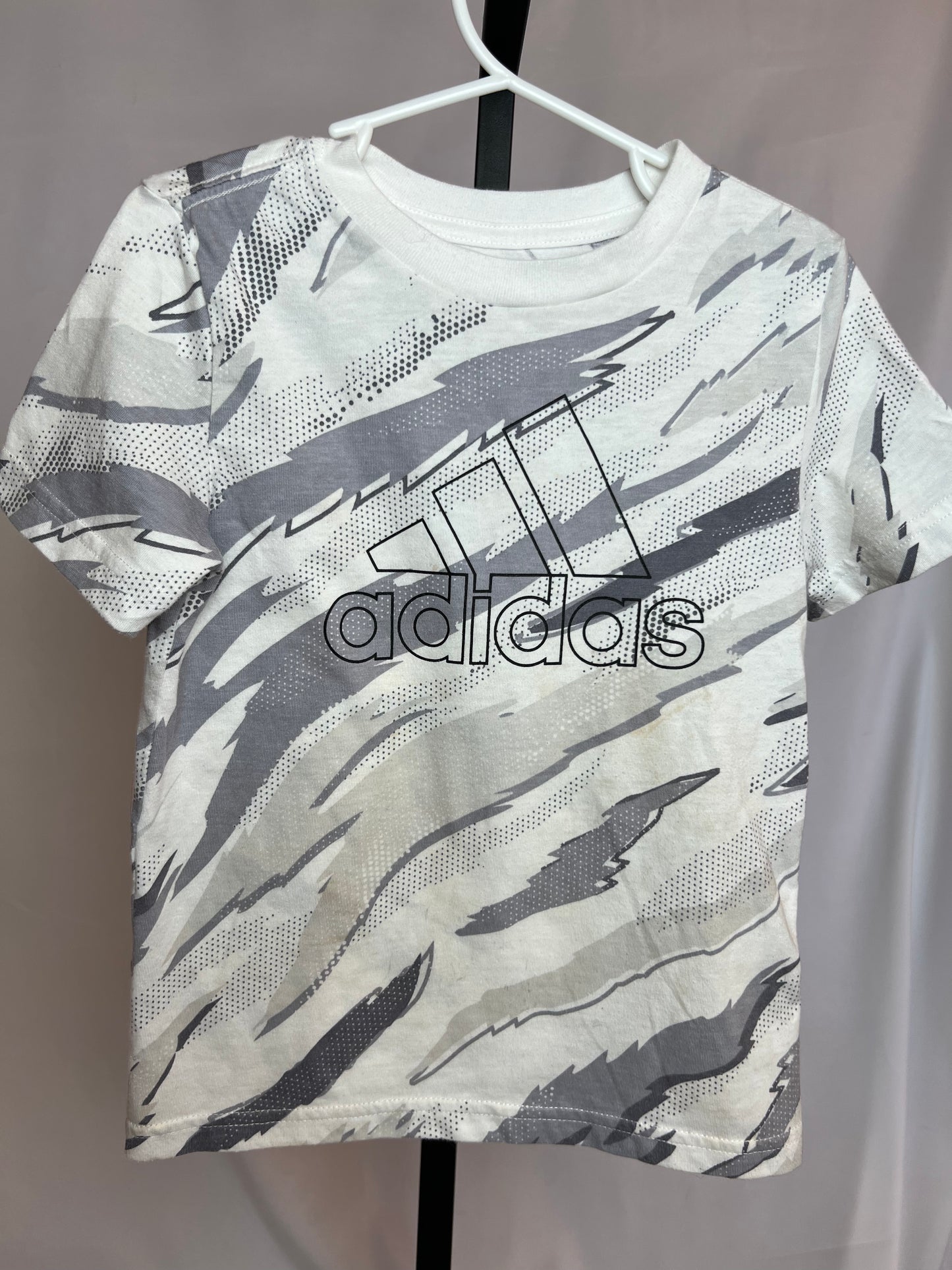 Adidas T-Shirt