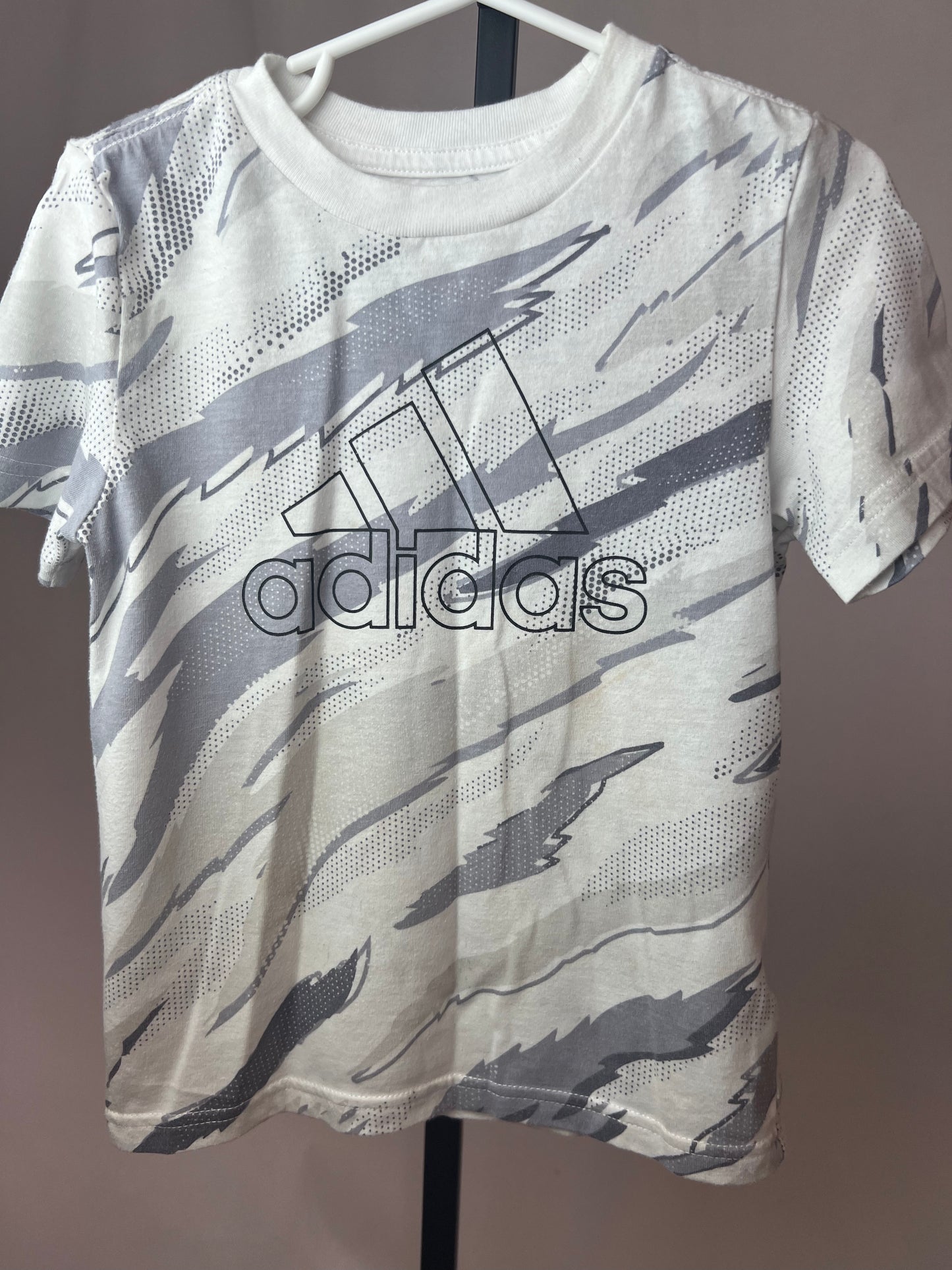 Adidas T-Shirt